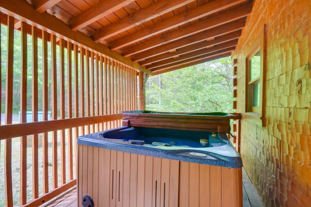Cabin With Hot Tub About 6 Mi To Downtown Gatlinburg! エクステリア 写真